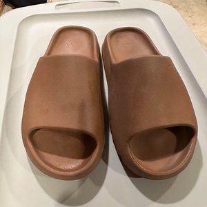 Yeezy Slide "FLAX - Mens Size 12 - Worn Once